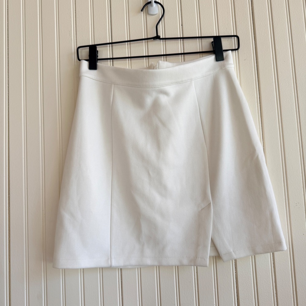 UMENLELE White Mini Skirt Size M A-Line Overlap Front Back‎ Zip Minimalist